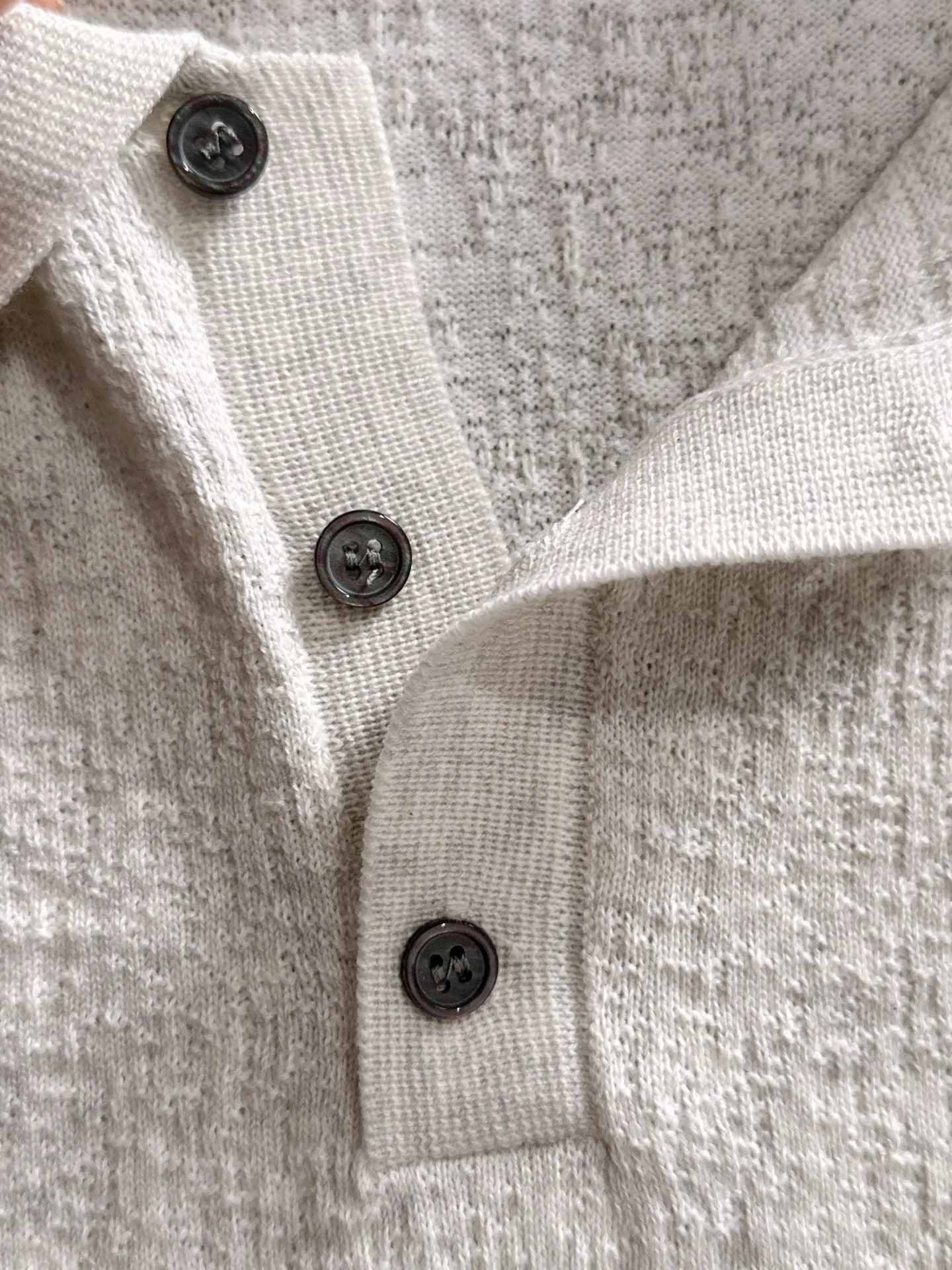 Next day shipment LP high quality Loro Piana 26ss New Arrival men's short-sleeved T-shirt Made of combed cotton yarn knitted cotton fabric, no pressure when entering and exiting the counter Exclusive control of raw materials It feels substantial when weighed, and the upper body is more textured than ordinary T-shirts. This texture can cope with the weather easily and is suitable for both hot and cold! Loose fit design, looks noble. The only correct version is available Size: M to XXXL